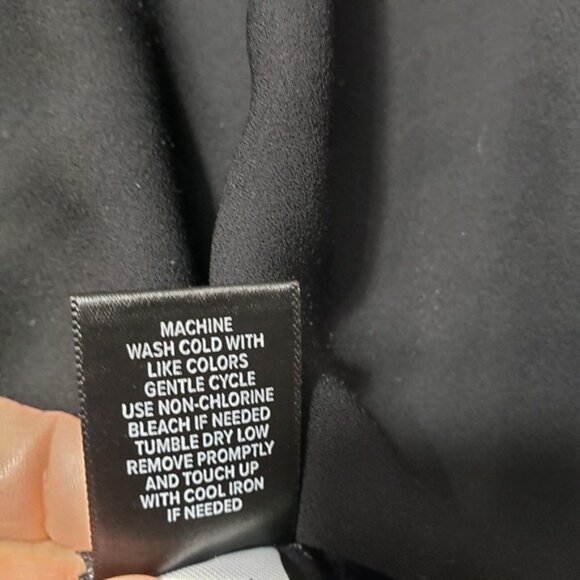 Torrid Top Womens 2 Black V-Neck Pullover Sleeveless NWT - Picture 8 of 13